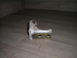 Charniere de porte avant...