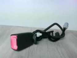 Attache ceinture avant...