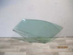 Vitre avant gauche PEUGEOT...