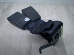 Attache ceinture arriere...