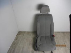 Siege avant droit...