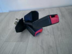 Attache ceinture arriere...