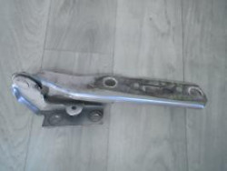 Charniere de porte avant...