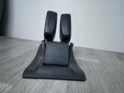 Attache ceinture arriere...