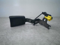 Attache ceinture arriere...