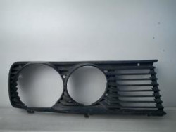 Grille de calandre gauche...