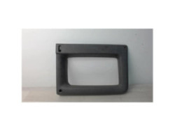 Enjoliveur de phare gauche...