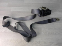 Ceinture avant droit...