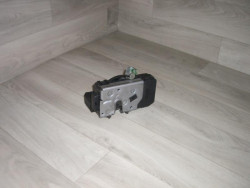 Serrure avant gauche OPEL...