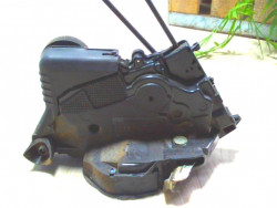 Serrure avant droit TOYOTA...