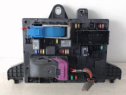 Porte fusible OPEL ASTRA J...