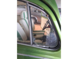 Custode avant droit...