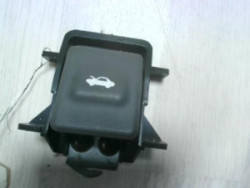 Poignee d'ouverture de...