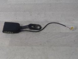 Attache ceinture avant...