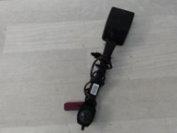 Attache ceinture avant...