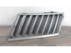 Grille de calandre gauche...