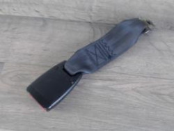 Attache ceinture arriere...