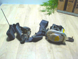 Ceinture avant droit...