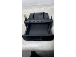 Vide poche avant droit...