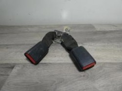 Attache ceinture arriere...