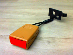 Attache ceinture arriere...