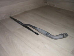 Bras essuie glace arriere...